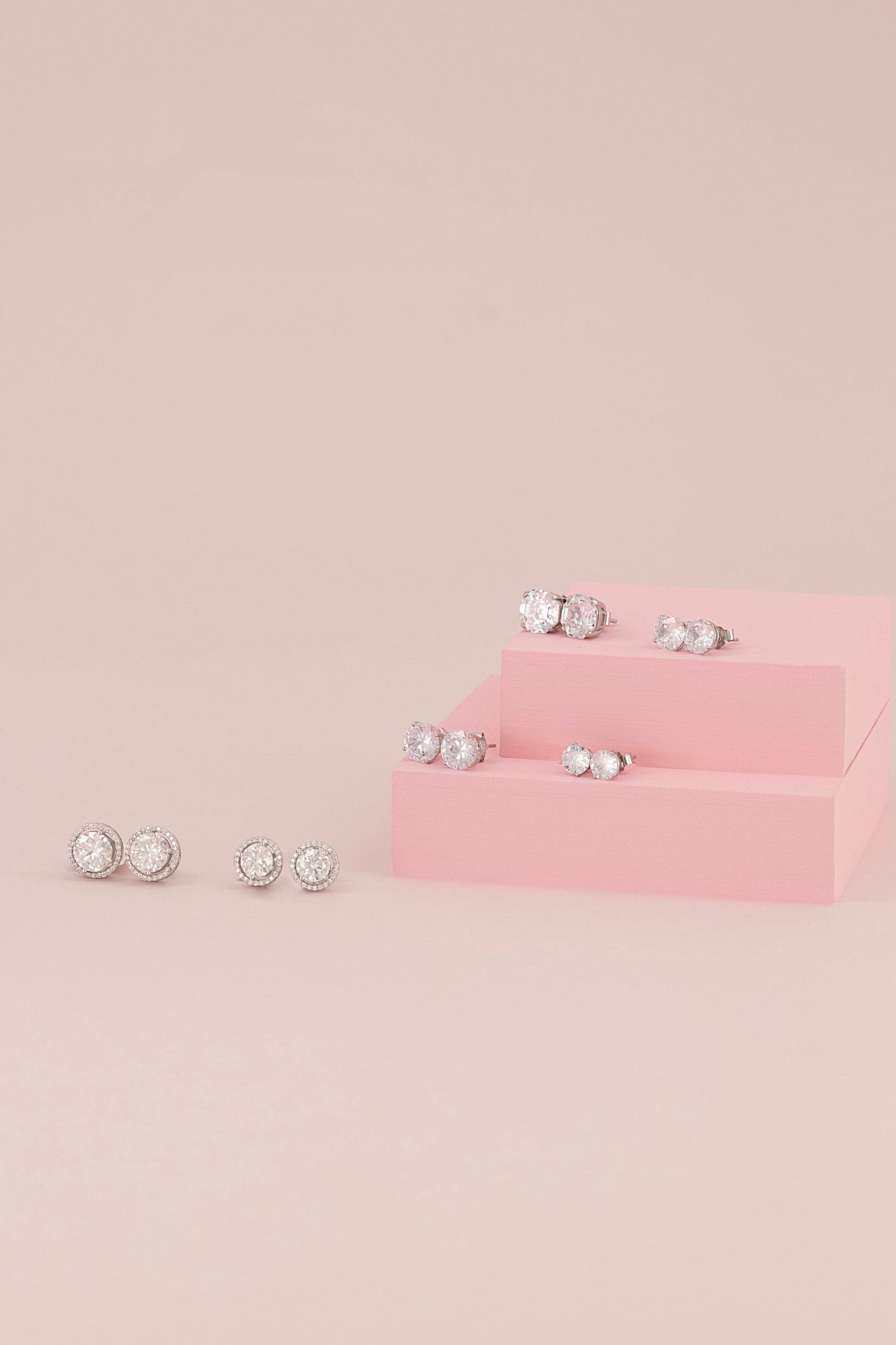 MOISSANITE 1CT STUDS 4 CLAWS