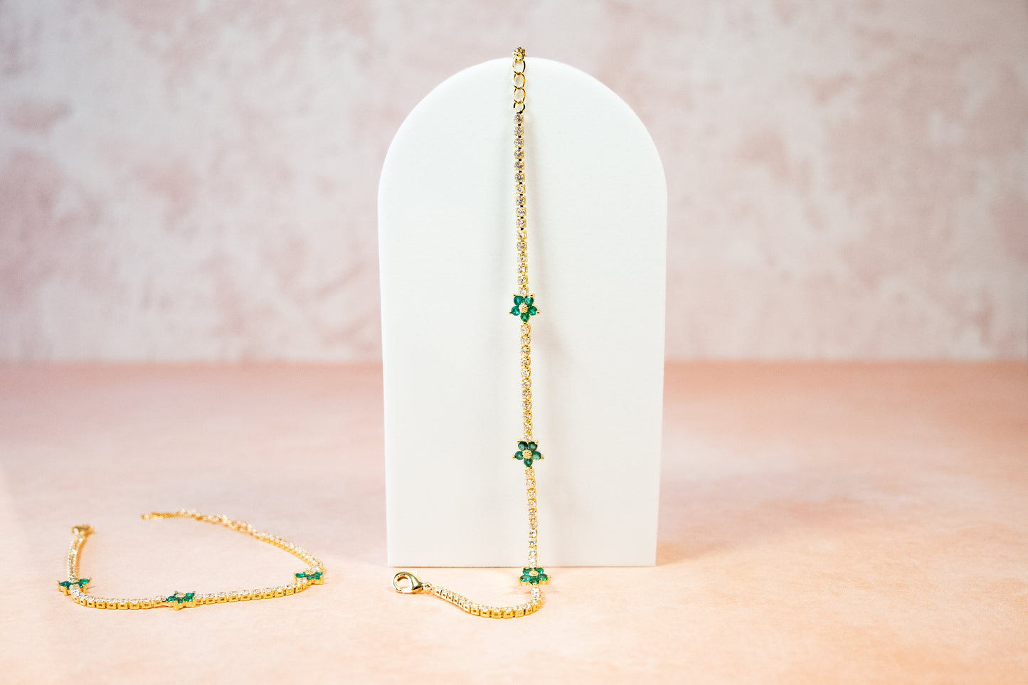 THIN TENNIS BRACELET WITH EMERALD FLOWERS