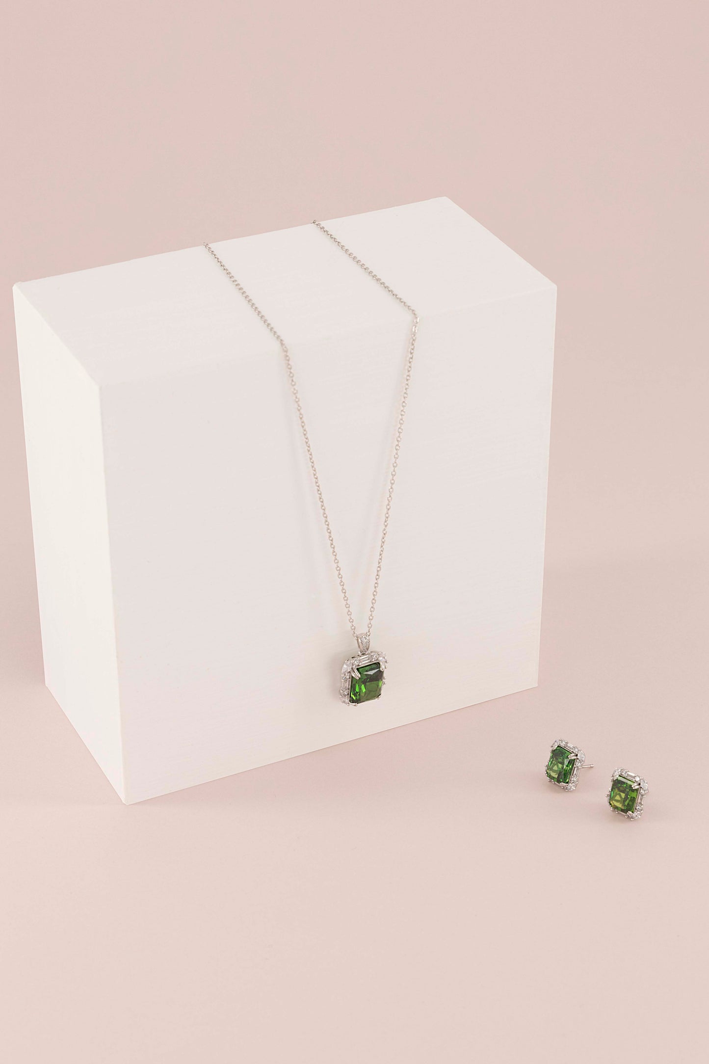 “OLIVE OASIS” EARRINGS