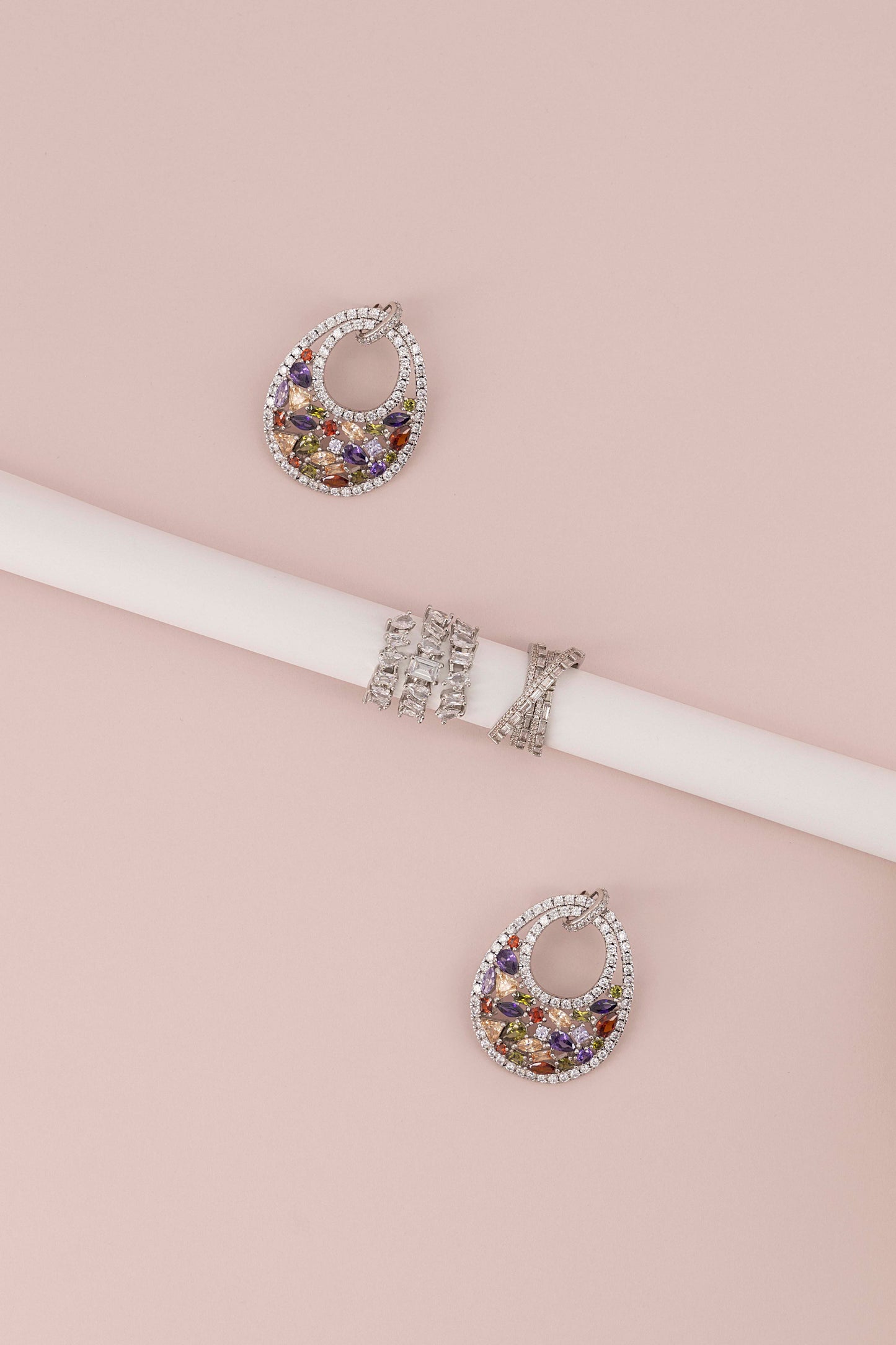 THE “CHROMATIC OVAL” EARRINGS