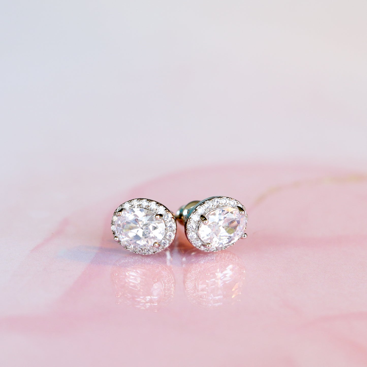 CLASSIC OVAL STUDS