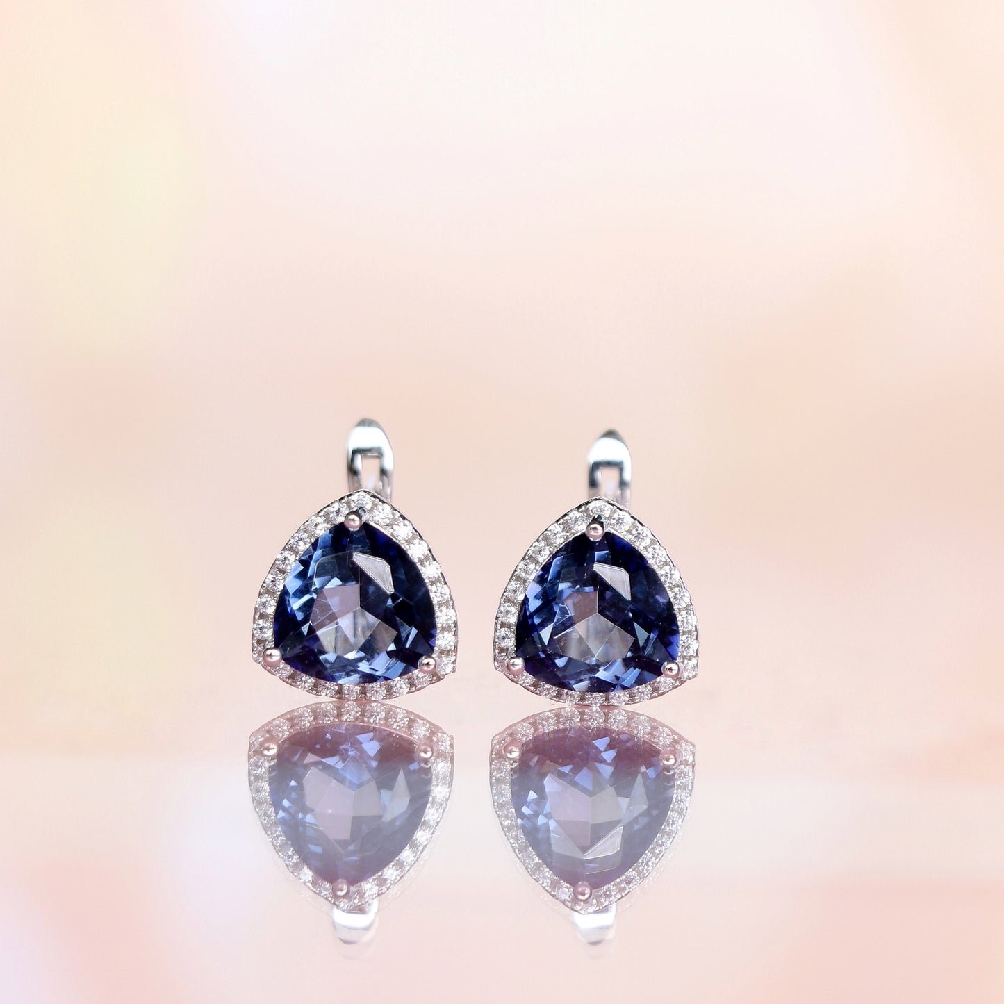 THE “IOLITE GEOMETRIC DROPS” EARRINGS