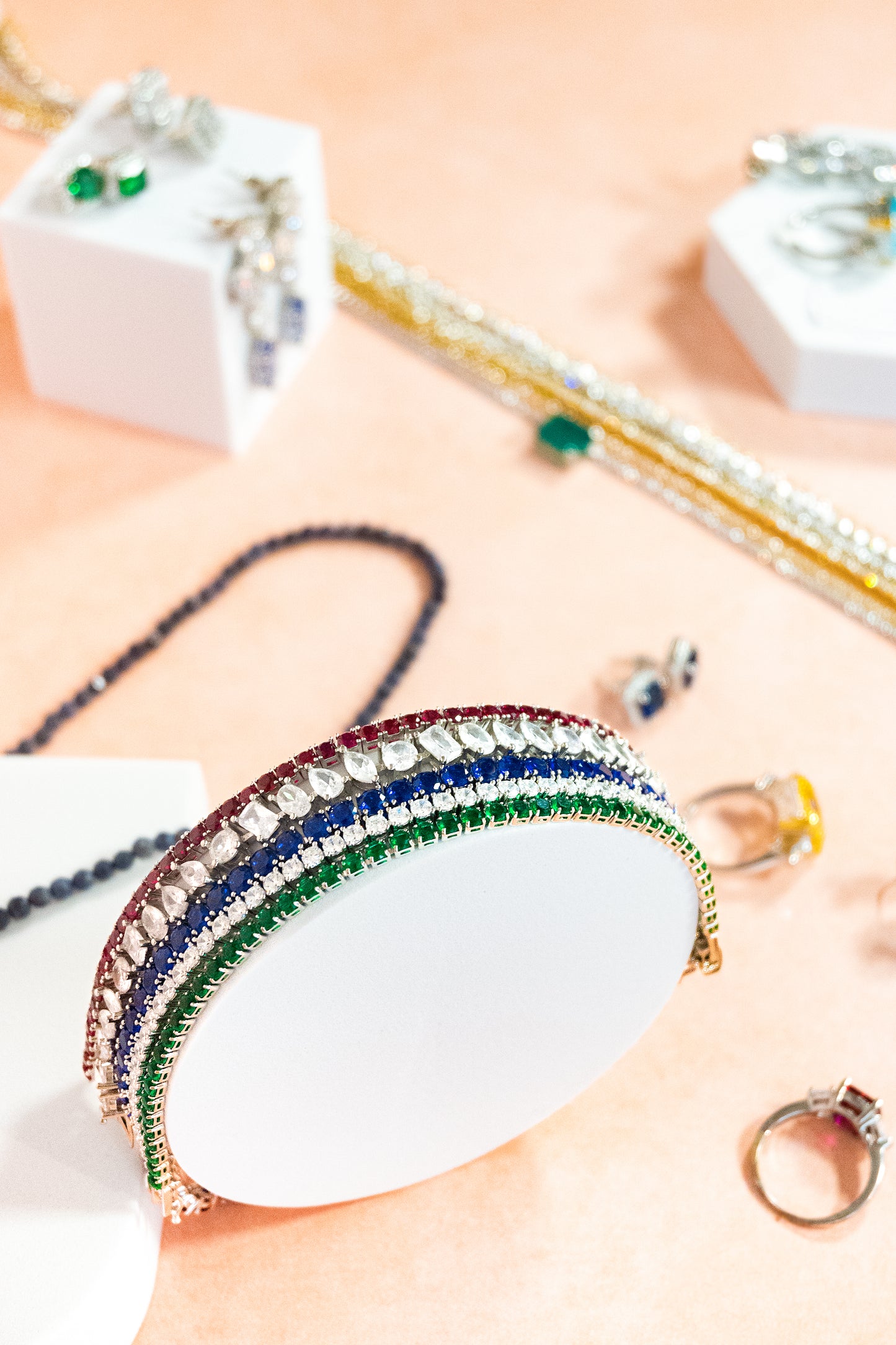 THIN TENNIS BRACELET WITH EMERALD DROP