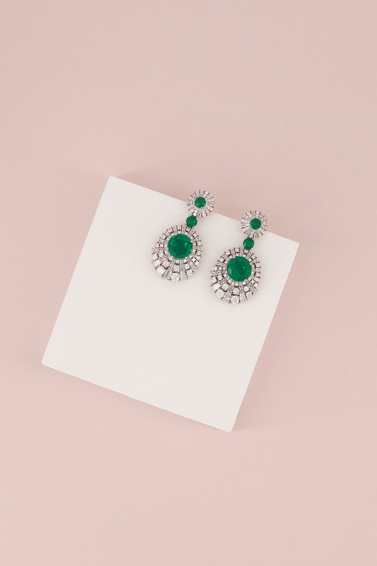 THE “GREEN MAJESTY” LONG EARRINGS
