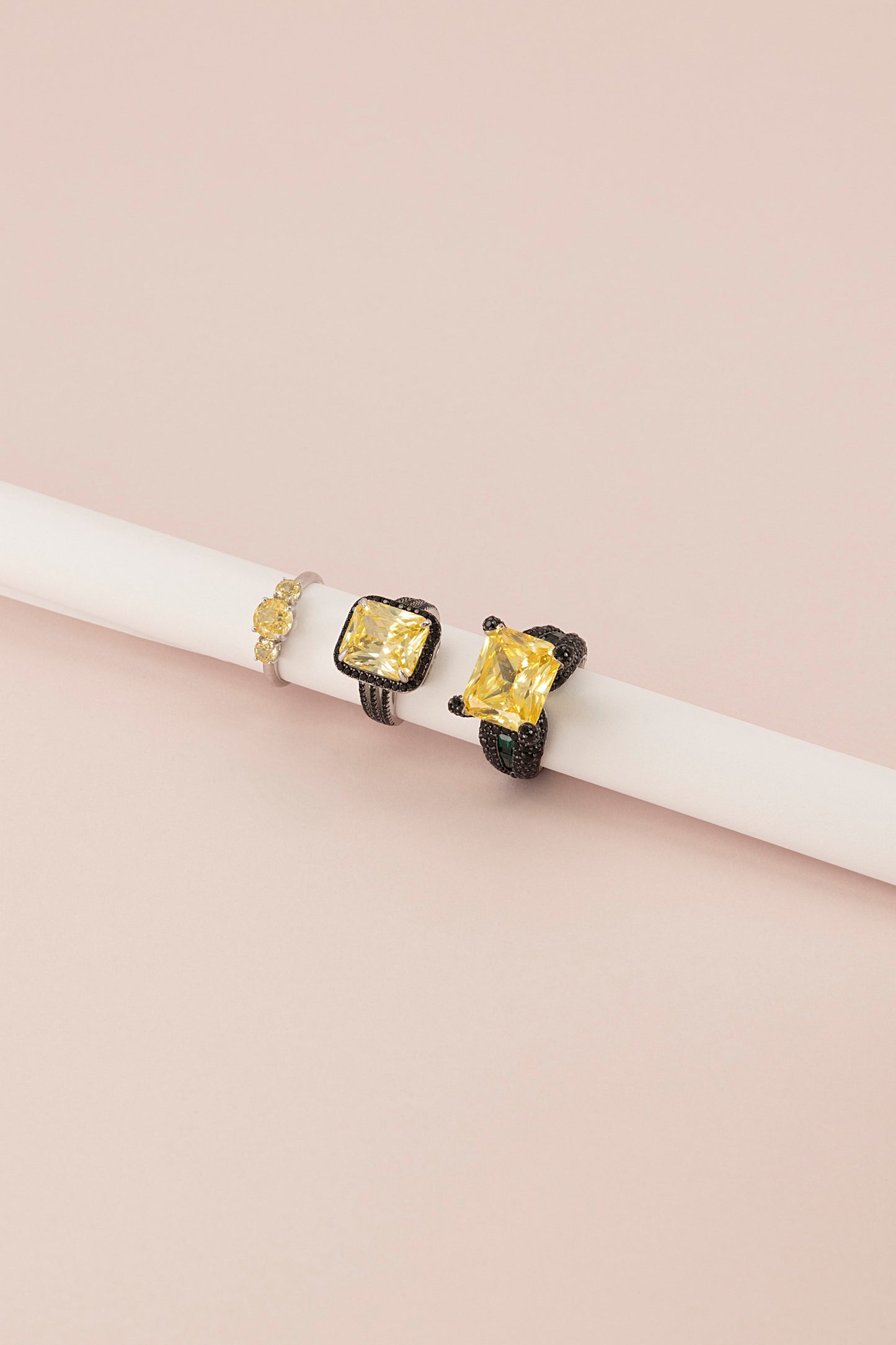 “GOLDEN TRINITY” RING (3 stones)