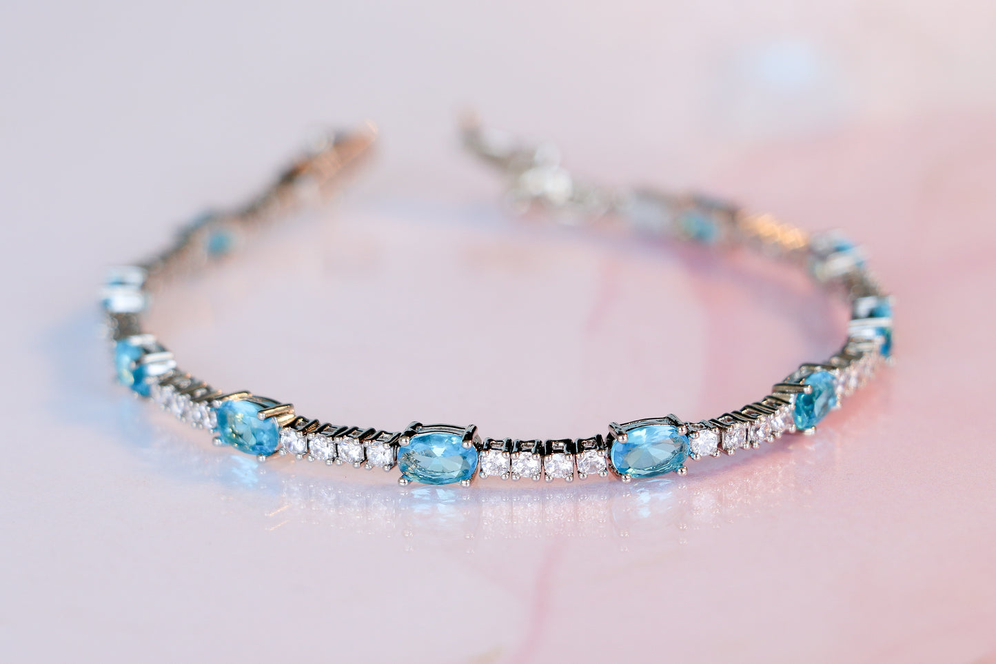 CLASSIC TENNIS BRACELET WITH AQUAMARINE OVALS