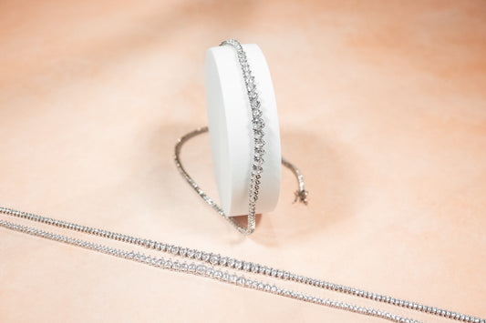 CLASSIC TENNIS RIVIERA 3 CLAWS (GRADUATED STONE SIZE, WHITE BASE)