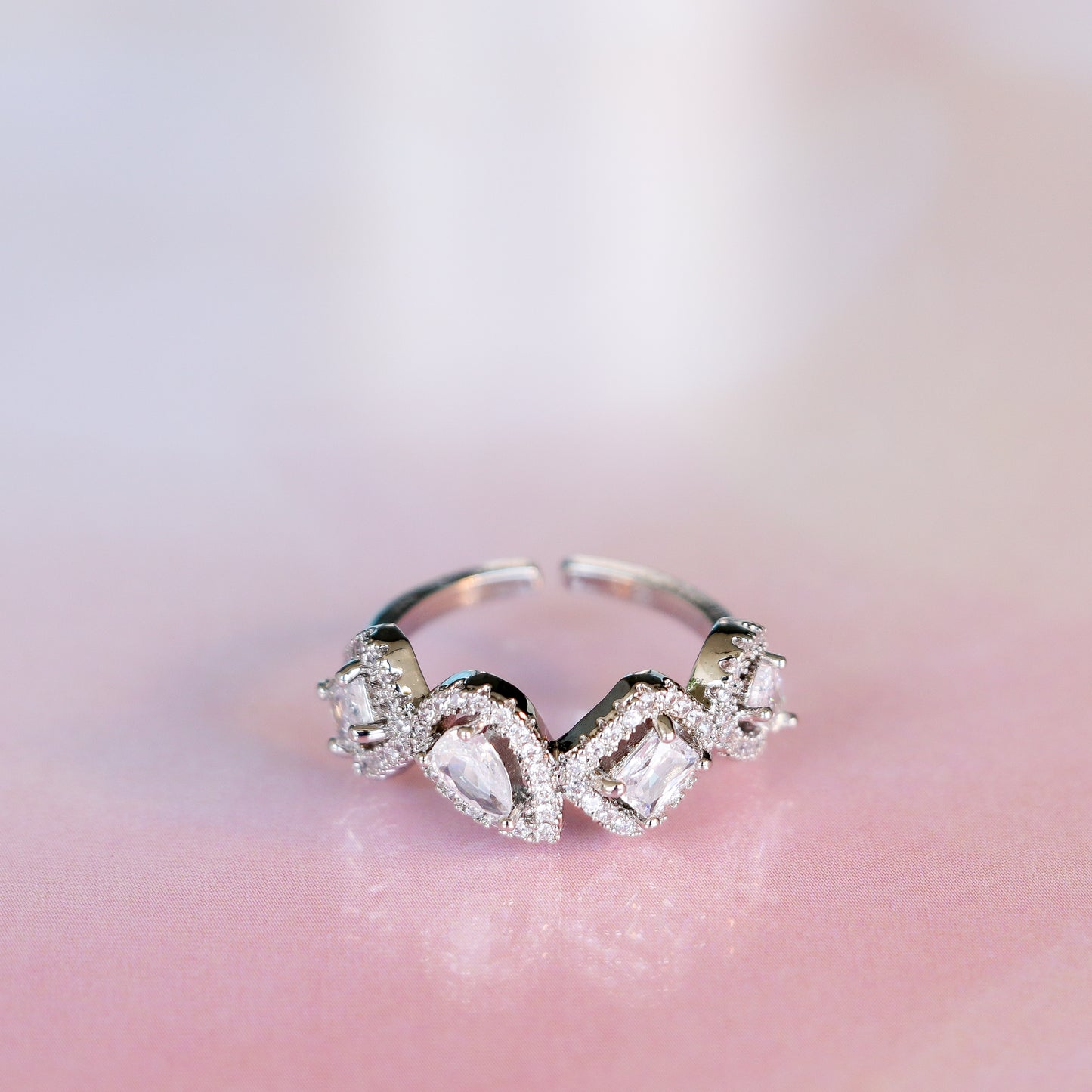 ADJUSTABLE MULTISHAPE 4 STONE RING