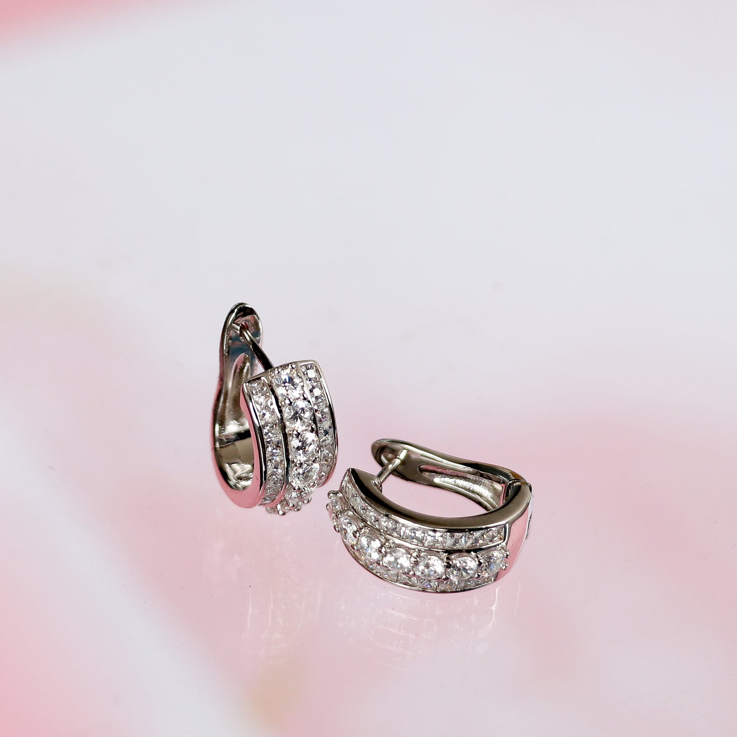 CLASSIC SILVER HUGGIES