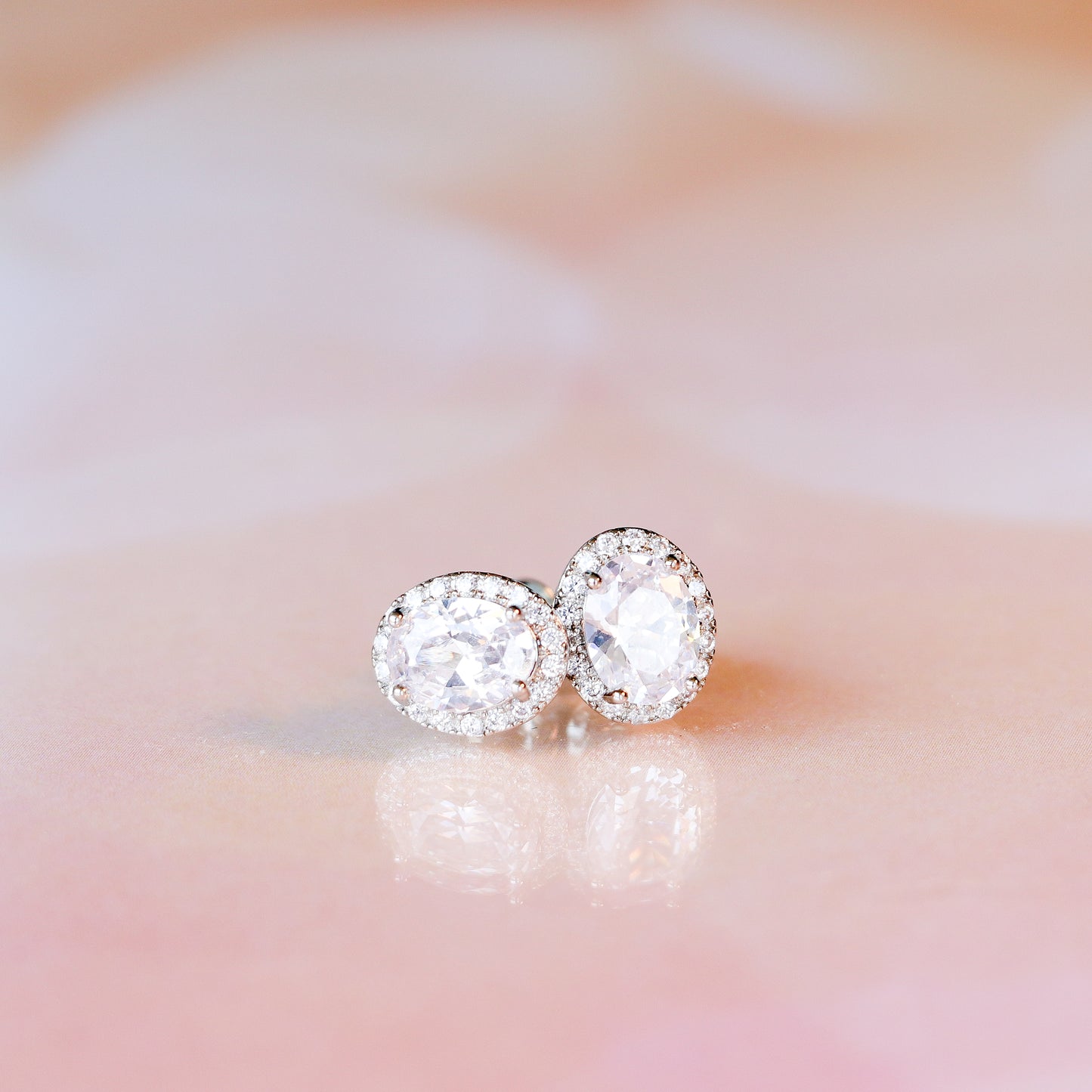 CLASSIC OVAL STUDS